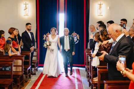 Na igreja em Santa Maria da Feira, Humberto Barbosa capta a saída dos noivos após a cerimónia de casamento de Marta e Fábio
