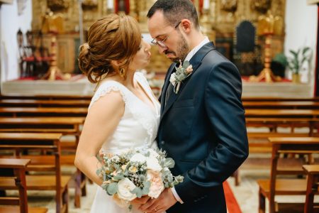 Noivos de olhos fechados num momento de intimidade, fotografia de casamento por Humberto Barbosa em Santa Maria da Feira