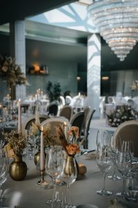 fotografo de Casamento Santa Maria da Feira, humberto barbosa fotografia de Casamento Porto, Quinta da Quintã Quinta de Casamento Pé de Flor Music beats Detalhes elegantes que contam uma história de amor — decoração captada por Humberto Barbosa, fotógrafo de casamento Santa Maria da Feira