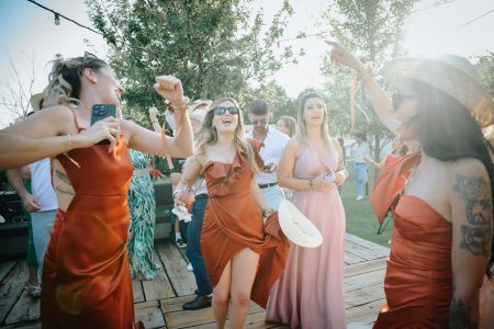 fotografo de Casamento Santa Maria da Feira, humberto barbosa fotografia de Casamento Porto, Quinta da Quintã Quinta de Casamento Pé de Flor Music beats Convidadas dançam e celebram com alegria contagiante na festa de casamento, momento espontâneo captado por Humberto Barbosa, fotógrafo de casamento Porto