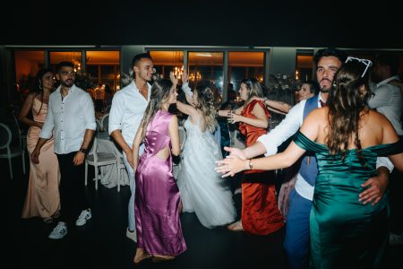 fotografo de Casamento Santa Maria da Feira, humberto barbosa fotografia de Casamento Porto, Quinta da Quintã Quinta de Casamento Pé de Flor Music beats Convidados e noiva dançam numa explosão de alegria na festa de casamento, momento captado por Humberto Barbosa Fotografia, fotógrafo de casamento Porto