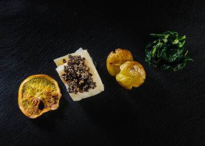 Composição gastronómica refinada captada por Humberto Barbosa em fotografia comercial no Porto